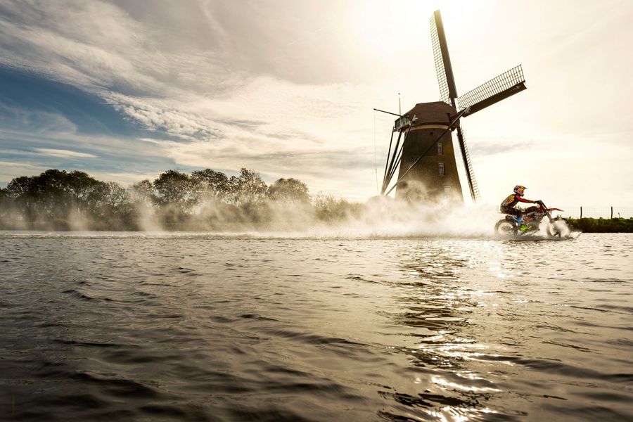 Australian stunt rider takes unorthodox canal commute in The Netherlands